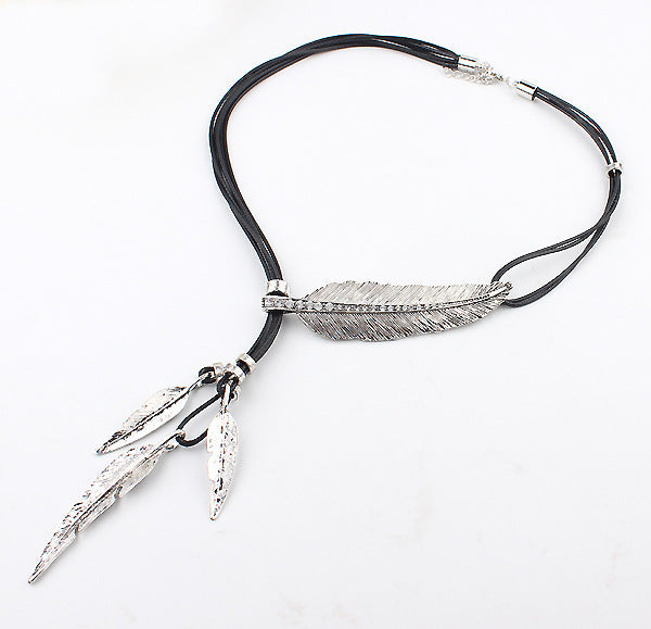 VINTAGE FEATHER NECKLACE